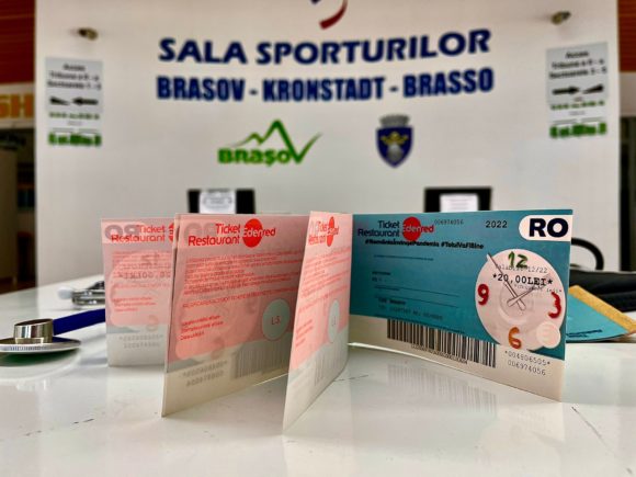 A început distribuirea tichetelor de masă pentru persoanele vaccinate în centrele de la Sala Sporturilor și Noua în perioada octombrie – decembrie