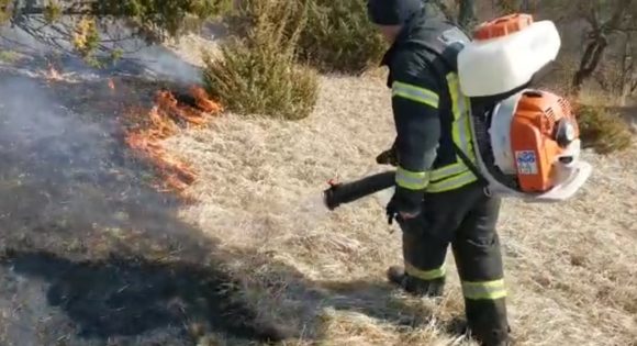 19 incendii de vegetație în ultimele 24 de ore în județul Brașov. Cauza – igienizarea terenurilor prin incendiere