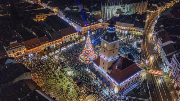 De Revelion se organizează și se mobilizează. Poftiți la Brașov, orașul unde vă îngrămădiți