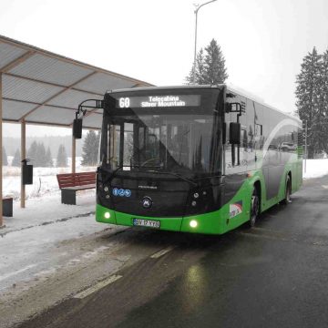 Linia 60 și parcarea din Poiana Mică, soluțiile de sezon care nu reușesc să descongestioneze Poiana Brașov