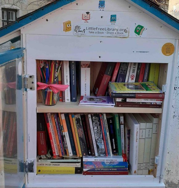 Sânpetru are o mini-bibliotecă Little Free Library și funcționează pe modelul „ia o carte, lasă o carte”
