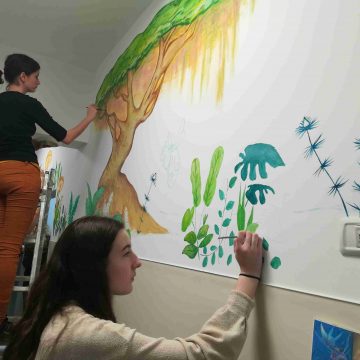 FOTO VIDEO Povești desenate pe pereți. Aproximativ 90 de voluntari au dat viață holurilor din Policlinica Spitalului de Copii