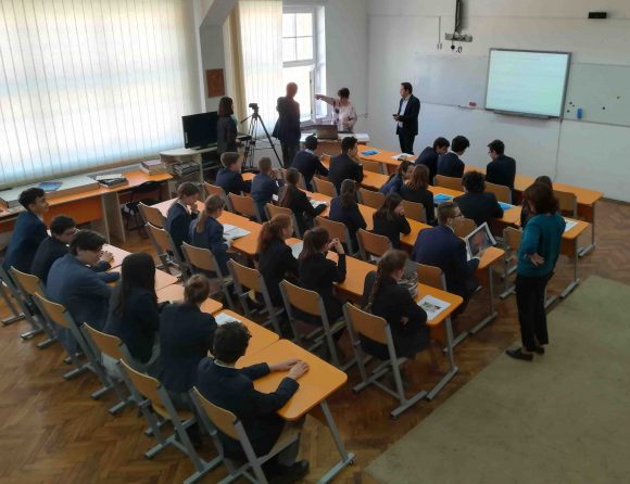 Elevii care susțin examenul de bacalaureat în acest an pot beneficia de cursuri gratuite de pregătire cu profesori de la Universitatea Transilvania