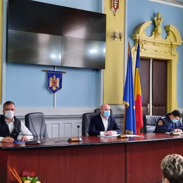 Prefectul și președintele CJ Brașov dau comunicate de presă să ne spună că s-au întâlnit cu DSP și managerii de spitale. De fapt, nu ne spun nimic.