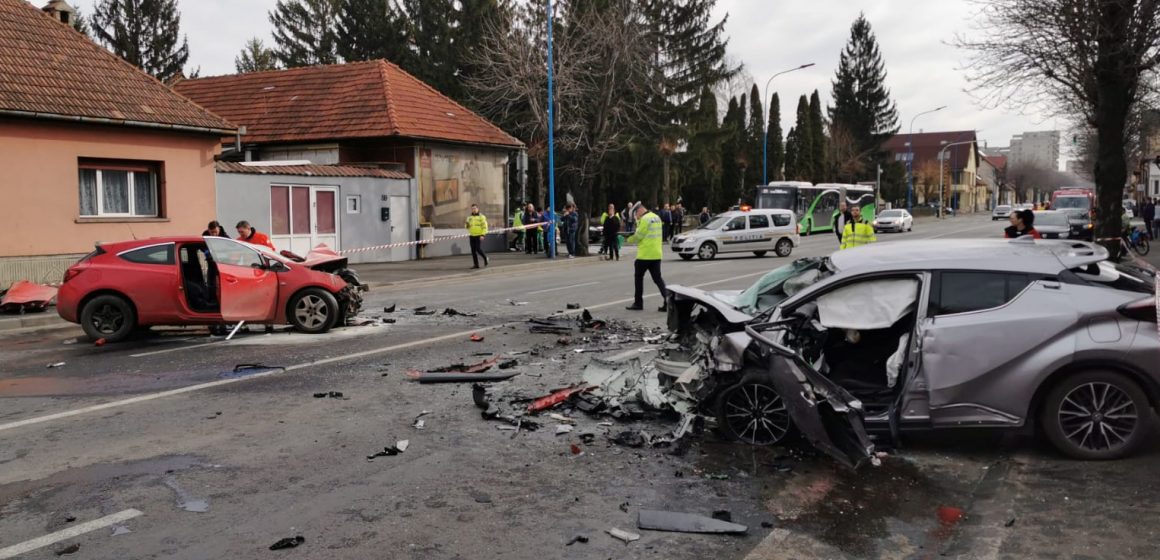 VIDEO FOTO Accident grav pe strada Aurel Vlaicu. O persoană a decedat și o alta a suferit fractură la coloană