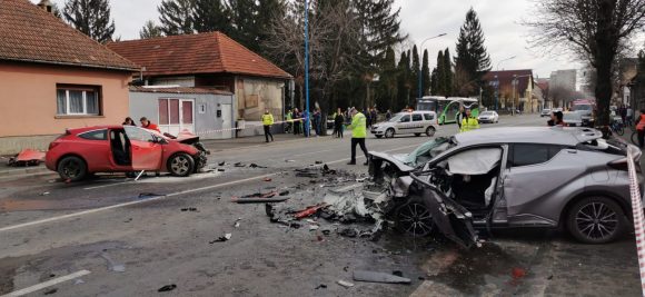 VIDEO FOTO Accident grav pe strada Aurel Vlaicu. O persoană a decedat și o alta a suferit fractură la coloană