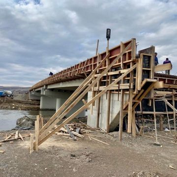 Podurile de la Hălmeag și Crihalma vor fi finalizate în luna mai. Podul Fartec este tot „în lucru”