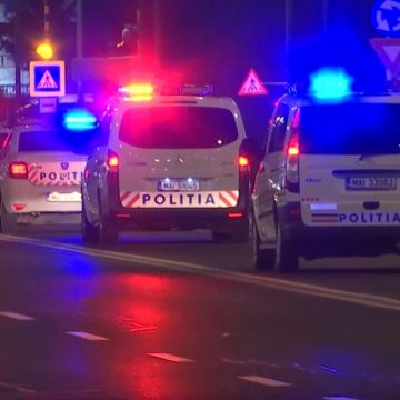 VIDEO Polițiștii brașoveni au verificat în prima noapte respectarea prevederilor ordonanței militare nr. 2 din 21 martie 2020 privind circulația în intervalul orar 22:00 – 06:00