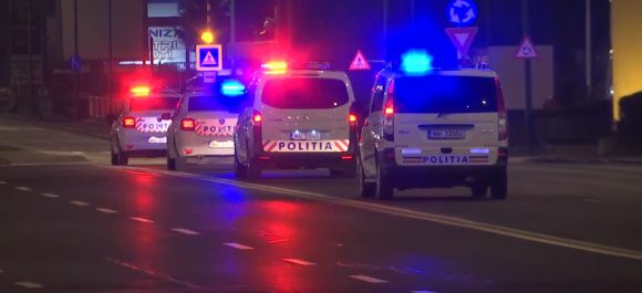 VIDEO Polițiștii brașoveni au verificat în prima noapte respectarea prevederilor ordonanței militare nr. 2 din 21 martie 2020 privind circulația în intervalul orar 22:00 – 06:00