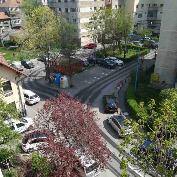 VIDEO Primăria Brașov continuă dezinfectarea străzilor, chiar dacă o face ineficient și chiar dacă nu s-a dovedit eficiența dezinfectării străzilor