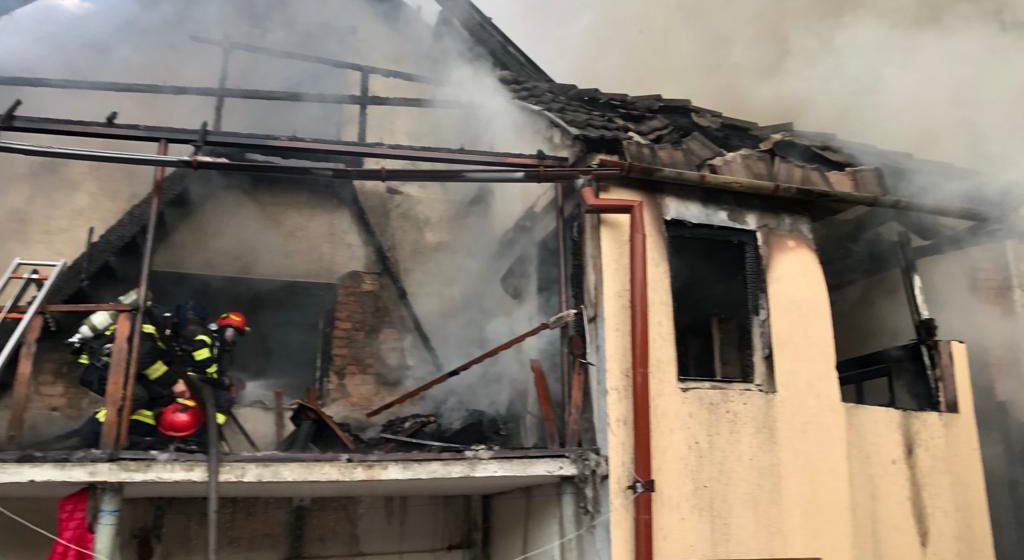 VIDEO Incendiu în Șchei, pe strada Semenicului
