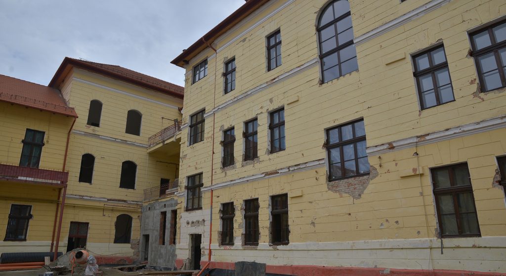 FOTO Primăria Brașov promite că lucrările la Colegiul Unirea vor fi gata până la 1 septembrie