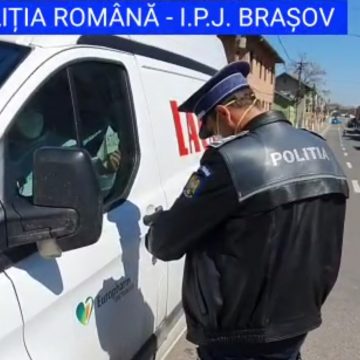 VIDEO Polițiștii brașoveni au verificat 2.800 de persoane și au aplicat sancțiuni contravenționale în valoare de 197.000 de lei într-o singură zi