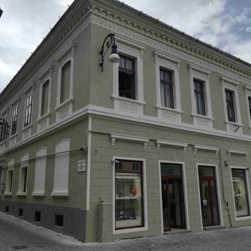FOTO A doua fațadă din Centrul Istoric reabilitată prin programul cofinanțat de Primăria Brașov cu până la 50% din valoarea totală a proiectului