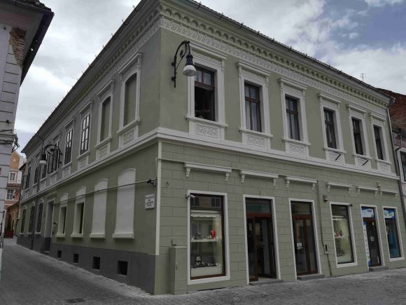 FOTO A doua fațadă din Centrul Istoric reabilitată prin programul cofinanțat de Primăria Brașov cu până la 50% din valoarea totală a proiectului