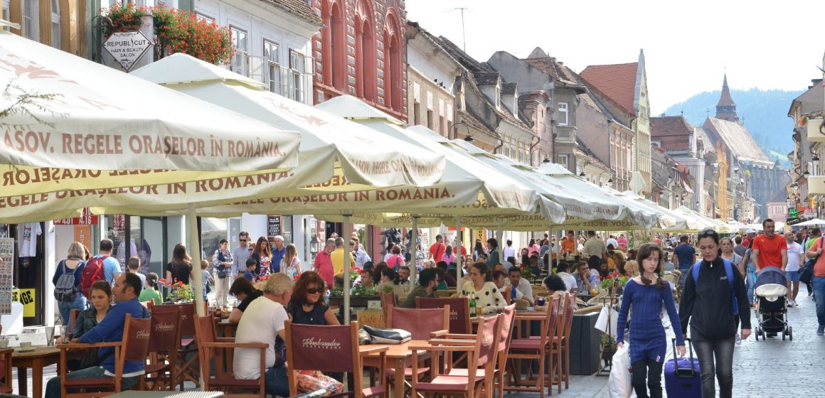 Brașov | Terasele s-ar putea deschide de la 1 iunie, cu respectarea anumitor condiții