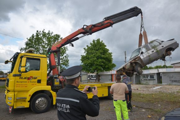 FOTO Primăria Brașov continuă ridicarea vehiculelor abandonate pe domeniul public