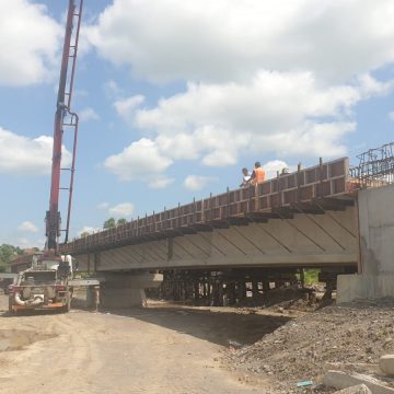 FOTO Podul de la Hălmeag a trecut de controlul de calitate realizat de Inspectoratul Județean în Construcții Brașov. Lucrările continuă