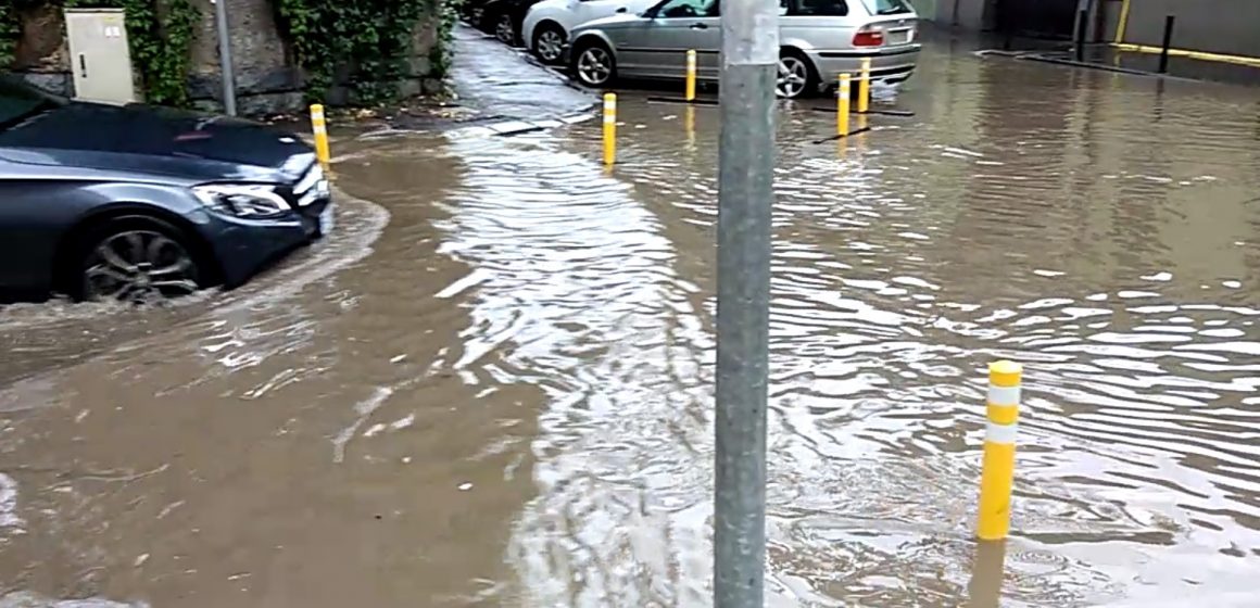VIDEO Orașul lui Scripcaru cuprins de ape după 30 de minute de ploaie