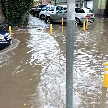 VIDEO Orașul lui Scripcaru cuprins de ape după 30 de minute de ploaie
