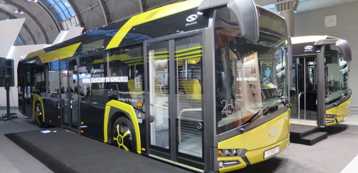 Achizițiile negândite pentru transportul public brașovean continuă. Mercedes și Solaris sunt companiile care au depus oferte pentru achiziția a 10 autobuze hibrid