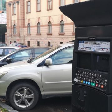 Riveranii au termen 30 de zile să își obțină un abonament dedicat în parcările publice din municipiul Brașov