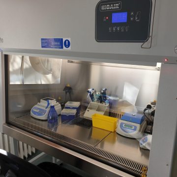 Compartiment de biologie moleculară dotat cu toate echipamentele necesare efectuării de teste pentru depistarea infectării cu noul coronavirus amenajat la Spitalul de Copii