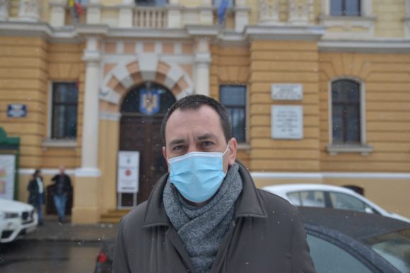 La propunerea consilierului local Ioan Corbu, Primăria Brașov lansează în dezbatere publică introducerea de răspunderi și sancțiuni pentru dezvoltatorii care nu respectă măsurile de reducere a poluării în timpul derulării lucrărilor de construcție