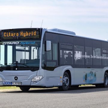 Primăria Brașov a semnat contractul de achiziție a 10 autobuze electric-hibrid. Autobuzele ar urma să circule pe liniile 25, 28 și 41