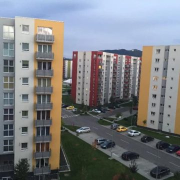 Petiție | Cerem ca ocuparea abuzivă a unui loc în parcarea de reședință proprietate privată să se supună aceluiași regim de sancțiuni ca și parcărilor de reședință amenajate de Primăria Municipiului Brașov