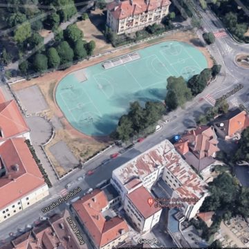 Fără lacăte pe curtea școlii! Primăria Brașov a lansat în dezbatere publică regulamentul care permite accesul copiilor în curtea școlii, în afara orelor