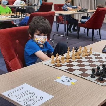 Vladimir Sofronie este campion național la șah clasic la vârsta de 8 ani. Comunitatea brașoveană este invitată să susțină financiar costurile de deplasare la Campionatele Europene Școlare din Grecia