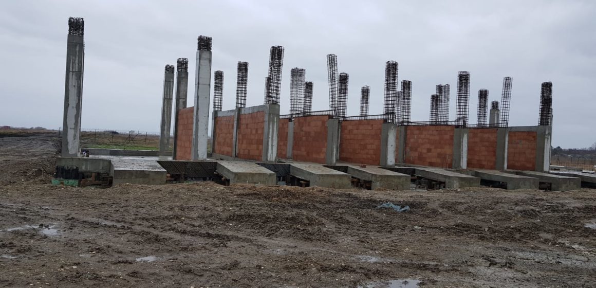 Lucrările lăsate neterminate de Construcții SA Sibiu la Aeroportul Brașov vor fi reluate de un nou constructor
