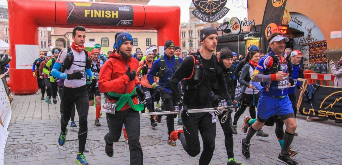 Aproape 1.400 de participanți iau startul la probele de cros, semimaraton și maraton din cadrul Brașov Marathon