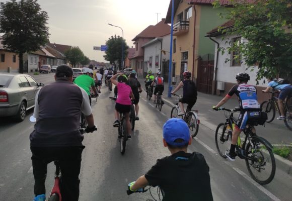 Asociația Tot Mai Verde vă invită la plimbare pe bicicletă