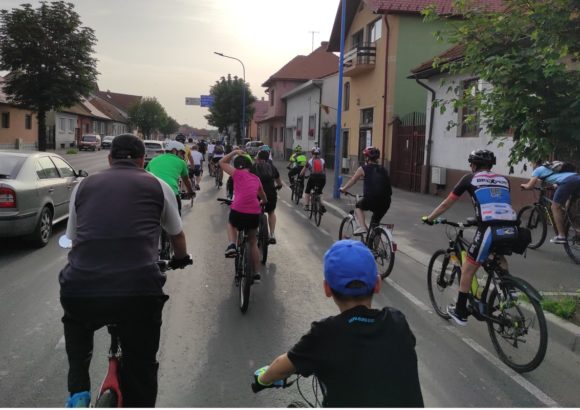 Asociația Tot Mai Verde vă invită la plimbare pe bicicletă