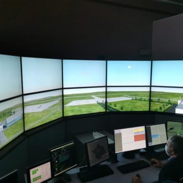 Imagini de la Centrul de Dirijare Zonal din Arad, cel de la care se va face dirijarea zborurilor de la Braşov