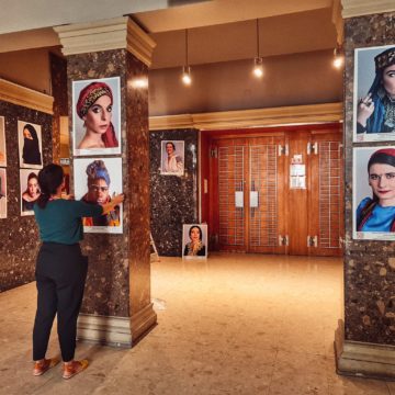 Expoziție de fotografie interactivă – „Women from different cultures through the eyes of make-up” –  un proiect cu și despre femei din diferite culturi tradiționale