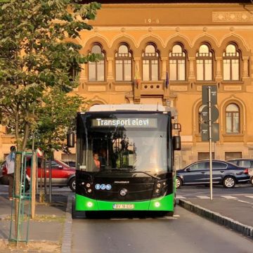 Din 13 decembrie se introduc modificări ale programului de transport elevi, prin prelungirea unor trasee, introducerea mai multor autobuze și înființarea de noi stații