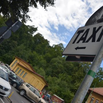 Primăria Brașov a pus în dezbatere publică regulamentul pentru taximetrie. Taxiuri verzi sau Euro 6, plata cu cardul și sistem GPS – condiții obligatorii pentru cei care vor să desfășoare această activitate