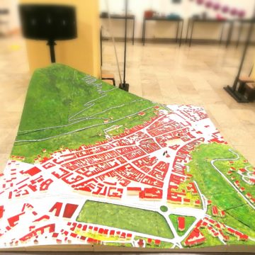 De Ziua Internațională a Persoanelor cu Dizabilități a fost inaugurată prima hartă tactilă 3D a centrului orașului Brașov
