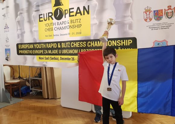 O nouă medalie europeană adusă României de brașoveanul în vârstă de 8 ani, Vladimir Sofronie, de data aceasta la șah-blitz