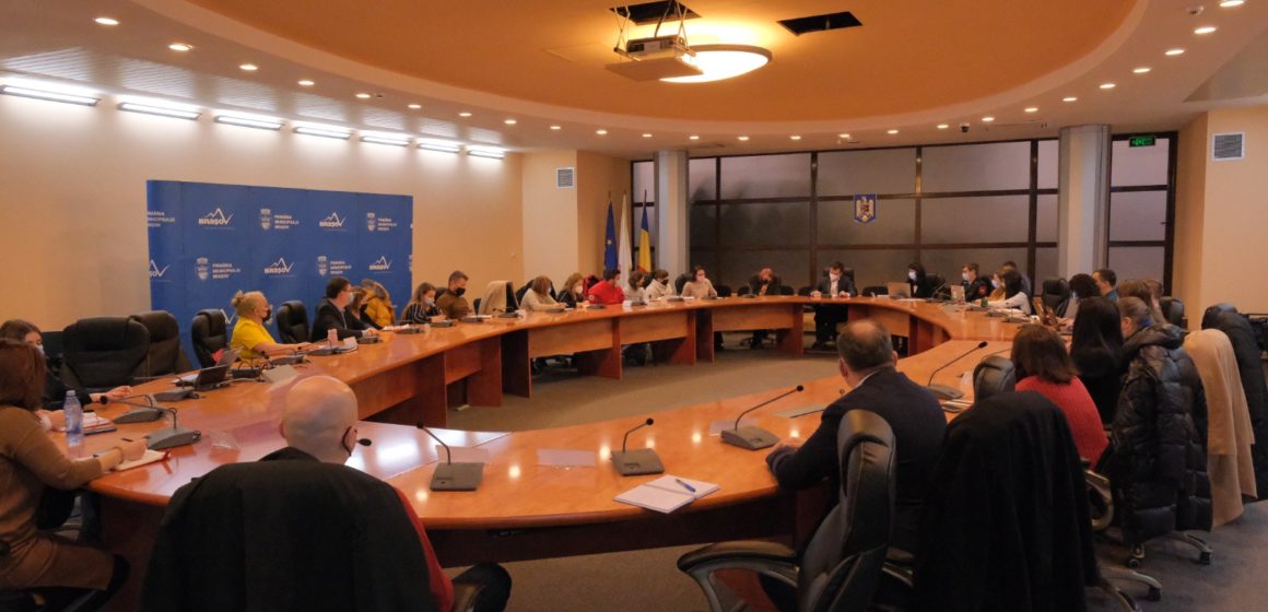 Municipalitatea a organizat grupuri de lucru împreună cu asociații și firme din Brașov pentru coordonarea metodelor de sprijin pentru cei care suferă în urma războiului din Ucraina