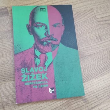 Repetându-l pe Lenin – Slavoj Žižek | Hegemonia liberal-democratică actuală este susținută de către o interdicție nescrisă a gândirii