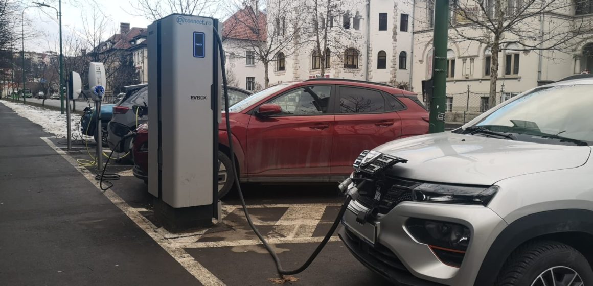 Primăria Brașov a publicat anunțul privind achiziția și amplasarea a 15 stații de încărcare pentru mașini electrice