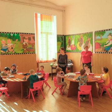 Trei grădinițe și-au deschis porțile pentru copiii din Ucraina refugiați la Brașov