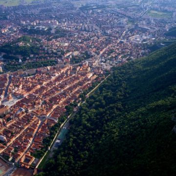 De Ora Pământului, brașovenii sunt invitați să își spună părerea despre iluminatul arhitectural din Centrul Vechi