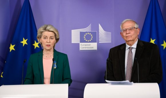 Ursula von der Leyen a anunțat astăzi al cincilea pachet de sancțiuni pe care Comisia Europeană îl aplică Rusiei