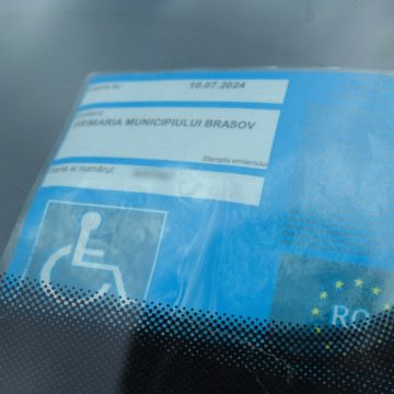 Eliberarea cardurilor pentru parcare pentru persoanele cu dizabilități se face pe loc la Centrul de Informații pentru Cetățeni