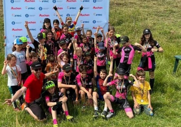 Rezultate de nota 10 pentru micii brașoveni de 6 și 8 ani în competițiile de bicicletă din Cupa Națională de MTB copii